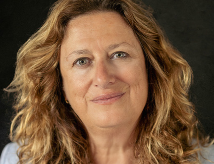 Elly Griffiths: Cold Cases Stuck in Time